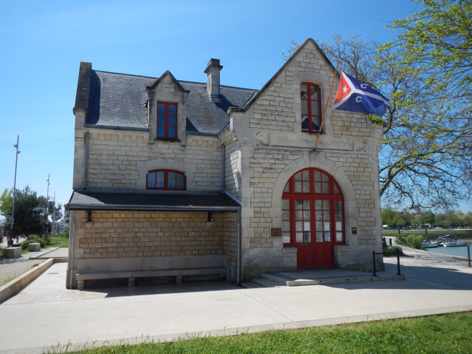 DSCN1192 capitainerie du vieux port